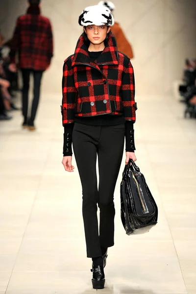 Look 18
